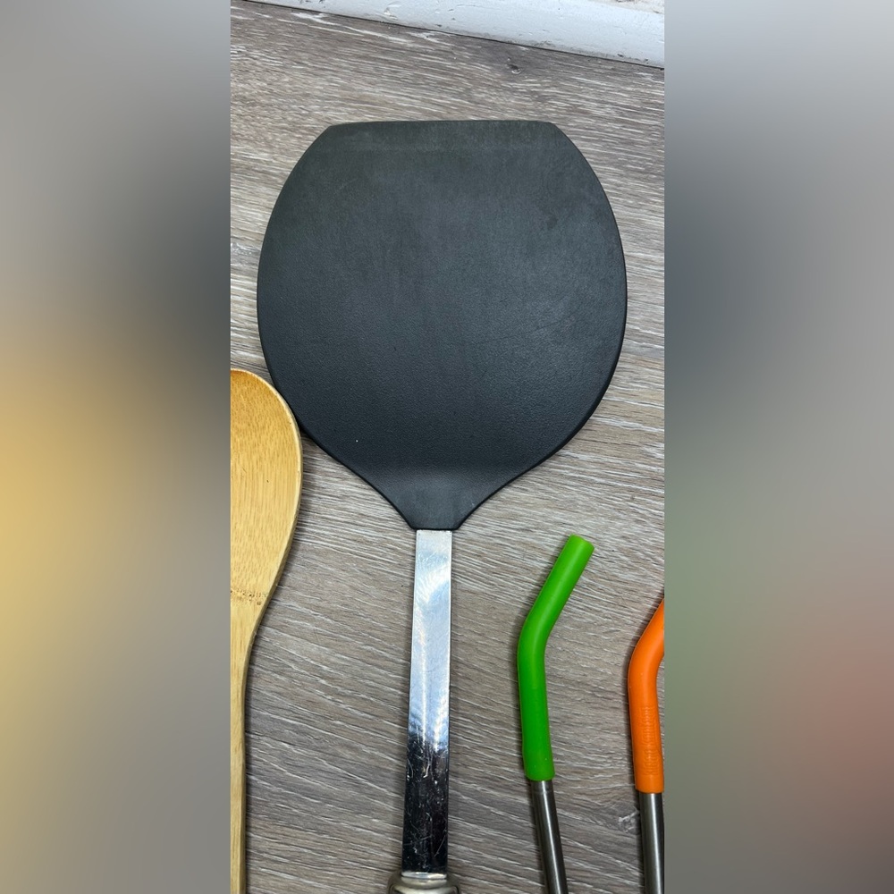 Assortment of Kitchen Items - Picture 3 of 6